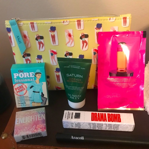Other - 🥳HP💋Skincare Beauty Bundle 6 Piece + Makeup Bag